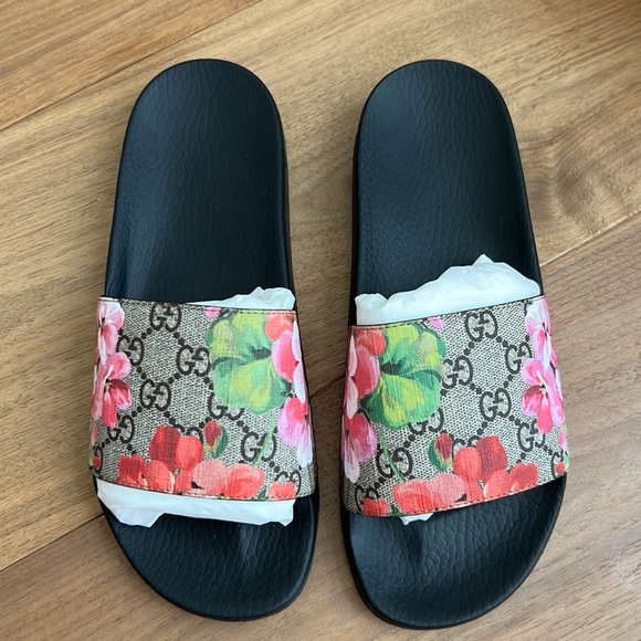 ❌SOLD❌ AUTHENTIC GUCCI BLOOM SLIDES - Picture 3 of 8